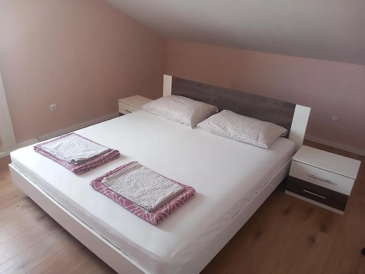 One Bedroom Loft Apartment With Nice View Nin
