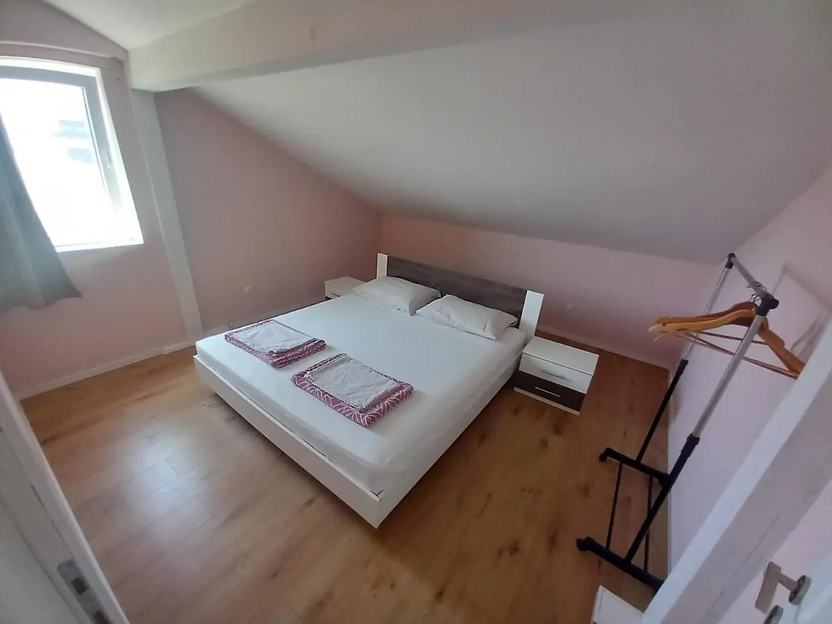One Bedroom Loft Apartment With Nice View Nin