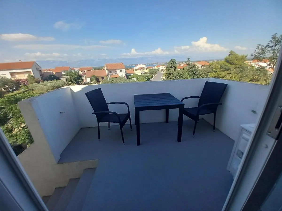 One Bedroom Loft Apartment With Nice View Nin